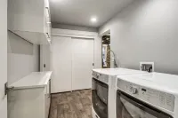 Walk to Metro, Convention Center, Restaurants, Nightlife, No Car needed!