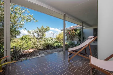 Sunrise Holiday Home - Space, Style, Comfort & Heated Pool