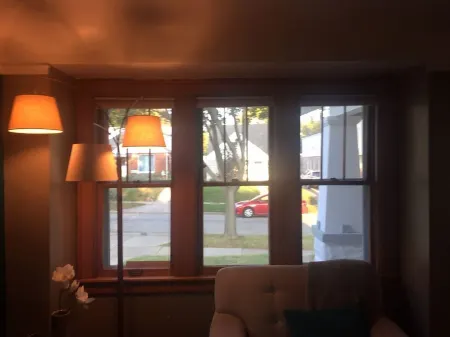 Wonderful craftsman home in Wauwatosa Отели рядом с достопримечательностью «Time Square Watch Shop»