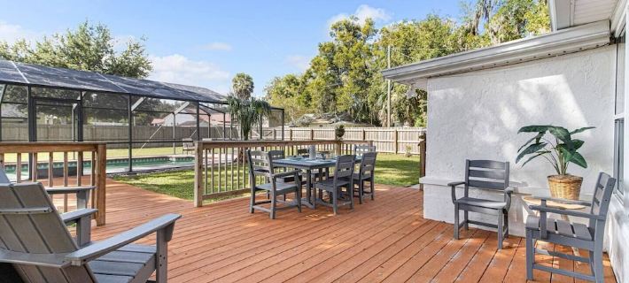 Pool, bbq & large backyard in charming downtown. Pet Friendly! Hotels in Ocala