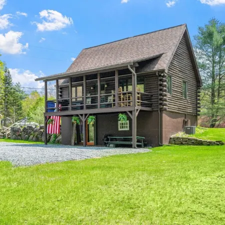 Beautiful Sacandaga Lake Cabin in Adirondacks w/ private lake access