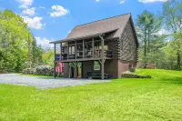 Beautiful Sacandaga Lake Cabin in Adirondacks w/ private lake access