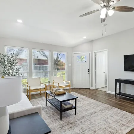 Remodeled Modern Private Boutique Getaway! 3bd/2ba
