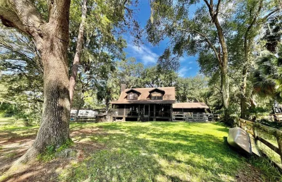 奧卡拉森林湖畔小屋–靠近泉水，商店，寵物友好度假之選