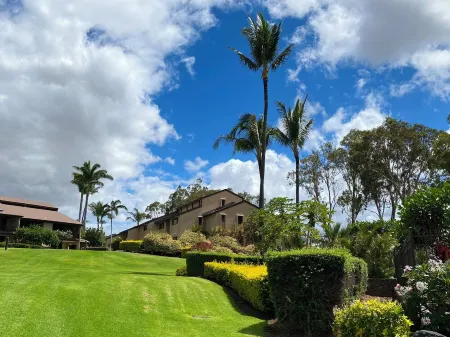 Beautiful condo in quiet area close to restaurants, shopping and golfing.