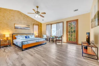 Sleep 20 -Dream Home in Stone Mountain Отели рядом с достопримечательностью «Уэсли Чапел Кроссинг»