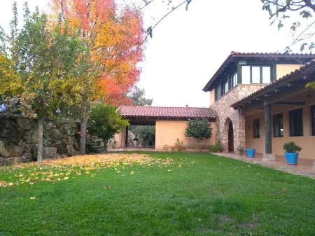 Fantastic rural house "Amaltea" in Candeleda Отели в г. Канделеда