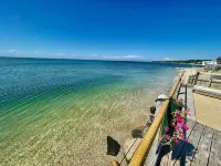 Water Front Beach House w/ Private Beach with 3 Bedrooms/2 Bathrooms/Large Deck