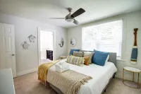 Charming in Charleston - Close to Downtown & Folly Beach 레그 몰 공원 주변 호텔
