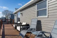 Black Bay Chalet- Lake Front Home with Magnificent Views