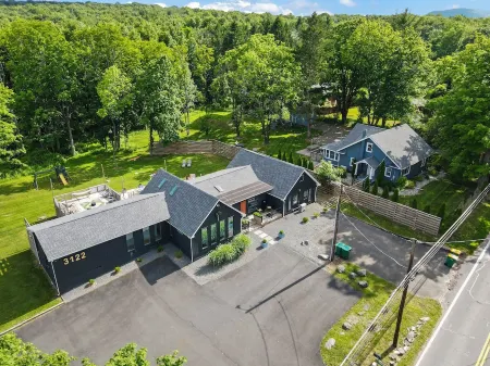 Sleeps 14! Game Room, Hot Tub, Firepit, Near Camelback & Great Wolf Lodge