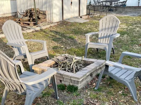 Neptune Bungalow a short ride to the beach Отели рядом с достопримечательностью «Ошен Гров Бич»