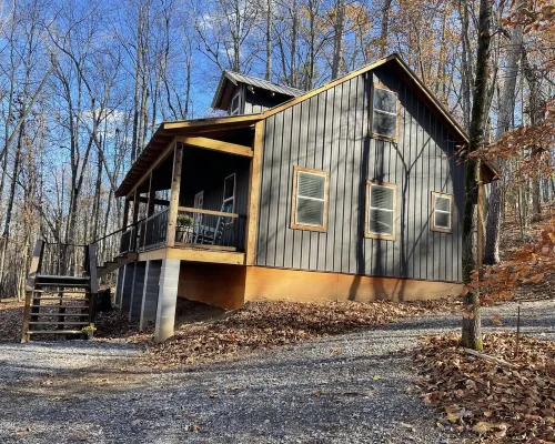 Cabin - secluded and Guntersville Lake w/hot tub and fire pit Hotels in Marshall County