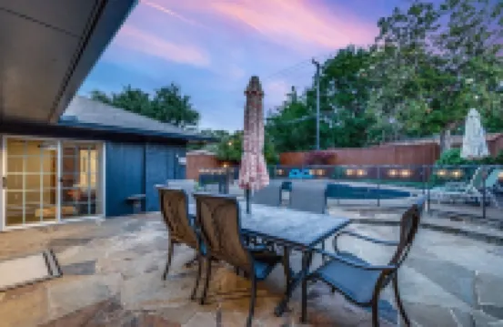 Heated Pool, Putting Green, Movie Theater and more! 4 bed/3 bath