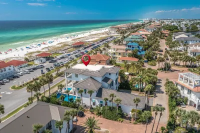 Spectacular pool home in Destin steps from the sand