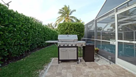 Modern House Near the Downtown Heated Pool Pet Friendly Whirlpool Spa Playroom Отели рядом с достопримечательностью «Парк Орчид»