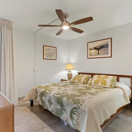 Quiet, comfortable and across from gorgeous Charley Young beach