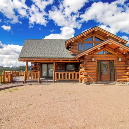 Mountain Getaway w/additional Bunkhouse Apartment!