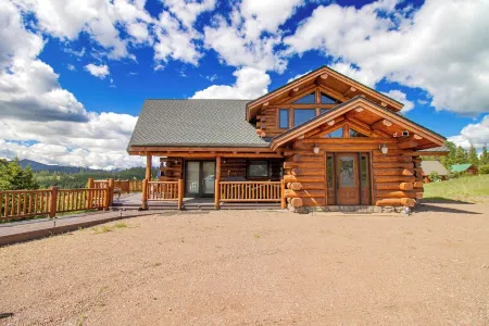 Mountain Getaway w/additional Bunkhouse Apartment!