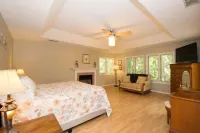 Close to Asheville-Family Home, Dog Frndly, Hot Tub, Deck, 5BR/3.5 Bath, Game Rm Hotels near Asheville Regional Airport