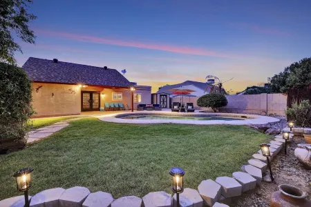 Spring Training, Heated Pool, Big Yard, Grill, Quiet Neighborhood