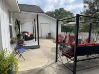 Hidden Gems in Heart of Suwanee 1Br/1Ba - 2 separate cottages available Hotel a Suwanee