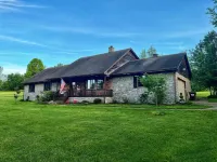 Spacious family Lodge with solar heated pool, hot tub, fire pit and EV charger.