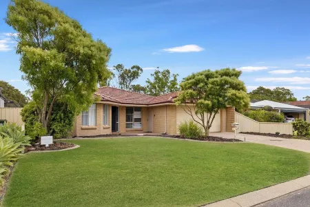 Stylish 5-Bedroom Home Geographe Отели в г. Джограф