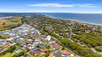 Stylish 5-Bedroom Home Geographe Hotels in Geographe