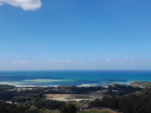 ON TOP OF THE WORLD Garden StudioPanoramic Ocean Views, Close to Town & Beaches Hotels in Korora