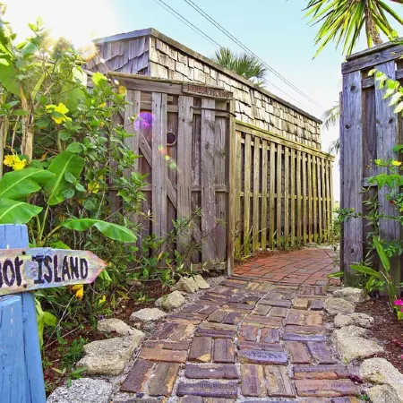 HARBOR ISLAND - A GEM IN THE HISTORIC DISTRICT.