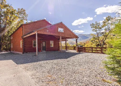 Pricing Specials! Paved Access & Theater Room! 5Br 5.5BA Cabin with Mtn Views