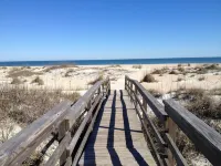 Modern 2B Carriage House 300' from the beach, walk to restaurants, sleeps 4 - 4-Star