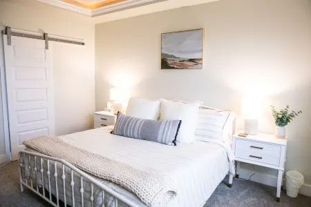 Castle Peak home w/HOT TUB, GAME ROOM + COMMUNITY POOL. Отели рядом с достопримечательностью «Парк Ротари Понд»