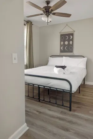 Cute Apt Near Loop - WashU - BJC Отели рядом с достопримечательностью «Сент-Луисская «Аллея славы»»