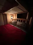 Oz Lodge: Bunkhouse - Cozy, Rustic & perfect for a family or group of friends!