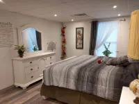 Lake and Boat Life!Lake Rental in a Dead-End Street.