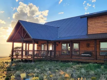 Magnificent Cabin Views of Sangre de Cristo Mountain Range & Wet Mountain Valley