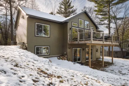 4-Bedroom Lakehouse minutes away from downtown Minocqua