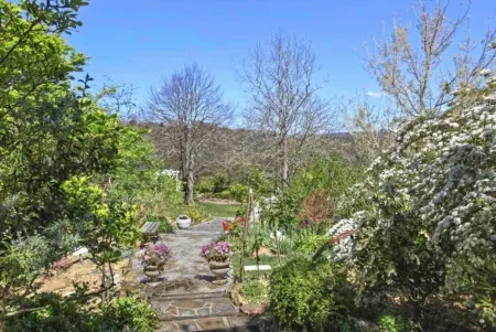 Beautiful Architecturally Designed Cottage in Blue Mountains w/ Valley Views