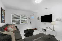 Your House with 4 Bedroom 3 Full Bathrooms 6 Min to the Beach