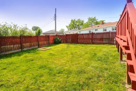 BUF Airport Ranch 3BR1.5B Cheektowaga NY/ Sleeps 8 Отели рядом с достопримечательностью «Cheektowaga Volunteer Firemen's Memorial Park»