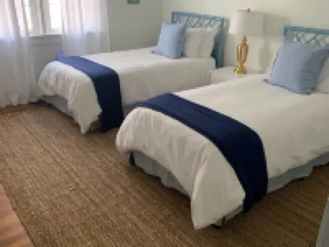Cozy Cottage in Historic Willowbank Hotels in Georgetown
