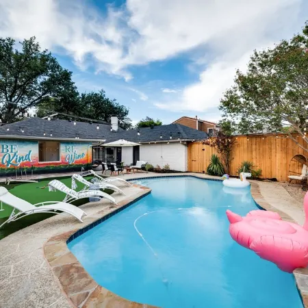 Lux Pool Oasis, Fifa Stay- 25 Mins to at&T, Sleeps 12, Hot Tub, Firepit
