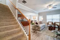 Lake-Front View Home W/ Open Deck & 2 King Beds