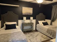 SUPER SPACIOUS COMFY & CLEAN Hotels in Roy