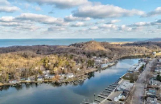 Bayfront King, Harbor View & Porch,  Location, Location!