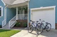 Discover NCSU close by! Cozy Cary retreat awaits.