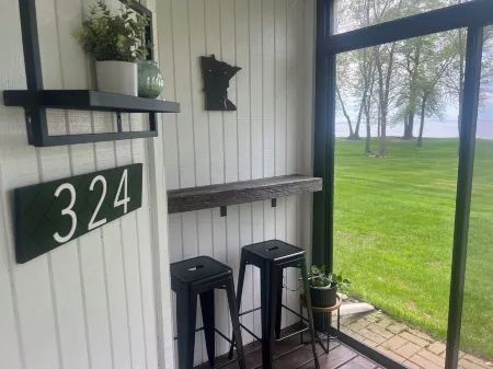 Izaty's Beach Villa - Lakefront 2BR Condo