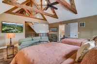 NEW Luxury Lodge for 12,next to SDC, Lake View,Indoor/Outdoor pools & Amenities